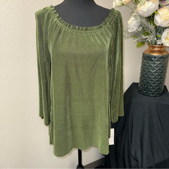 Valerie Stevens Tops - NWT Valerie Stevens Olive Pleated Velvet Knit Top L Boho Chic